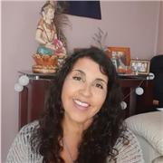 Profesora de yoga kundalini especialista infantil-juvenil y adultos mayores